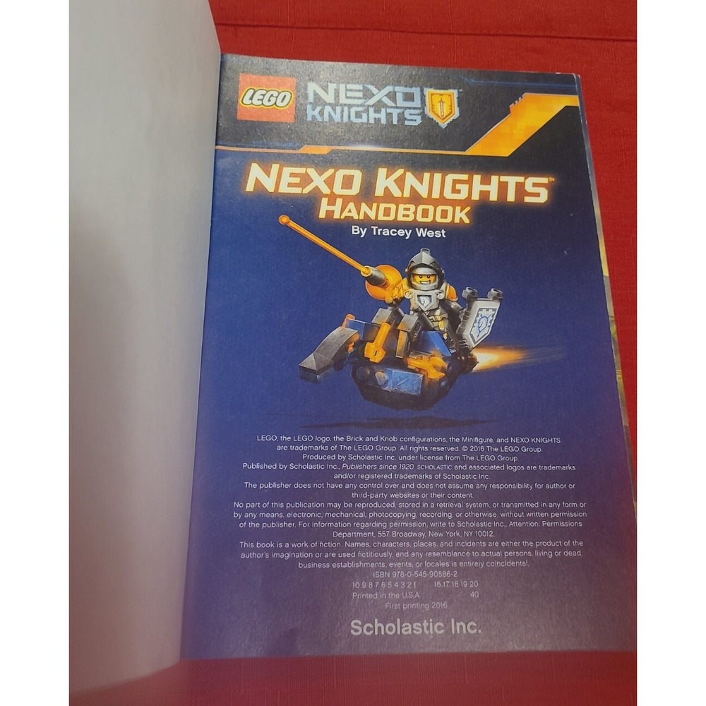 NEXO Knights Handbook (LEGO NEXO Knights) Tracy West Scholastic - Picture 4 of 4